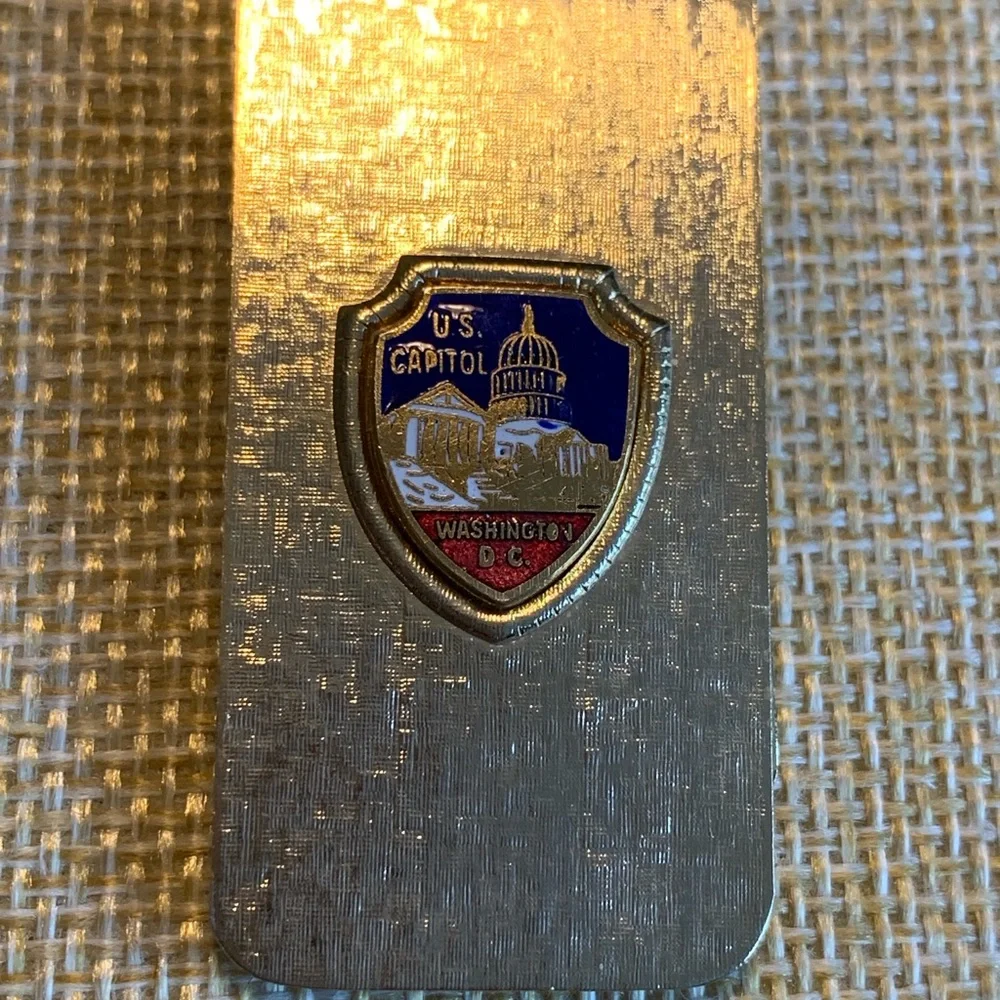1970’s vintage US capital money clip. Patriotic souvenir.